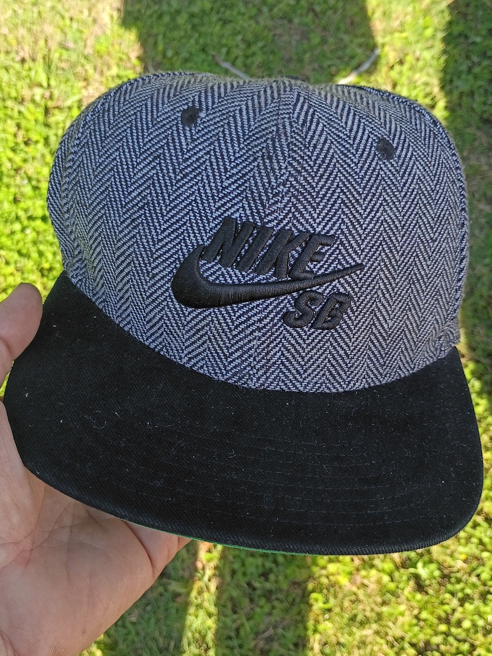Nike SB Wool Herringbone Snapback Hat in Black and Gray
